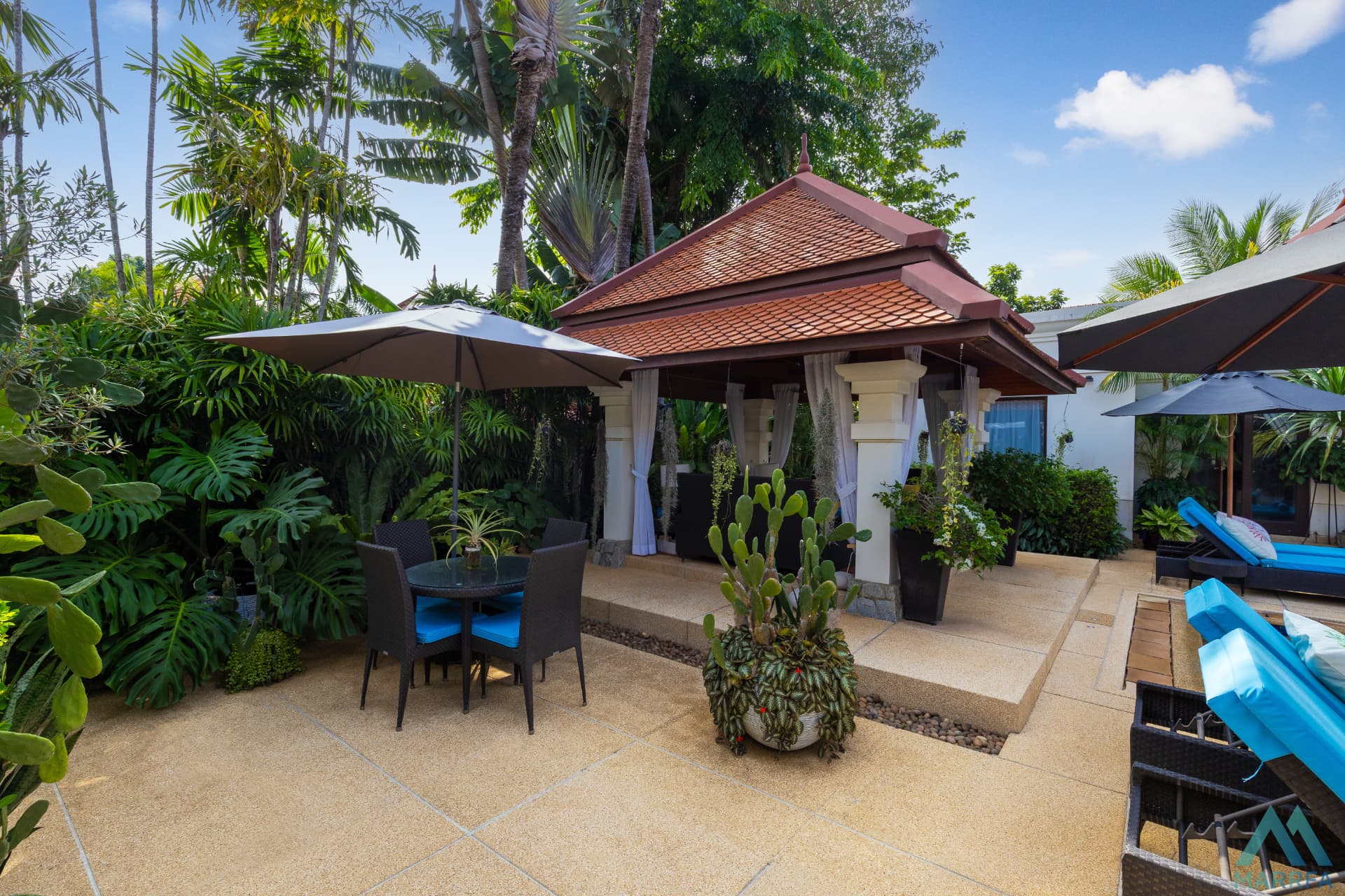 Garden terrace and sala